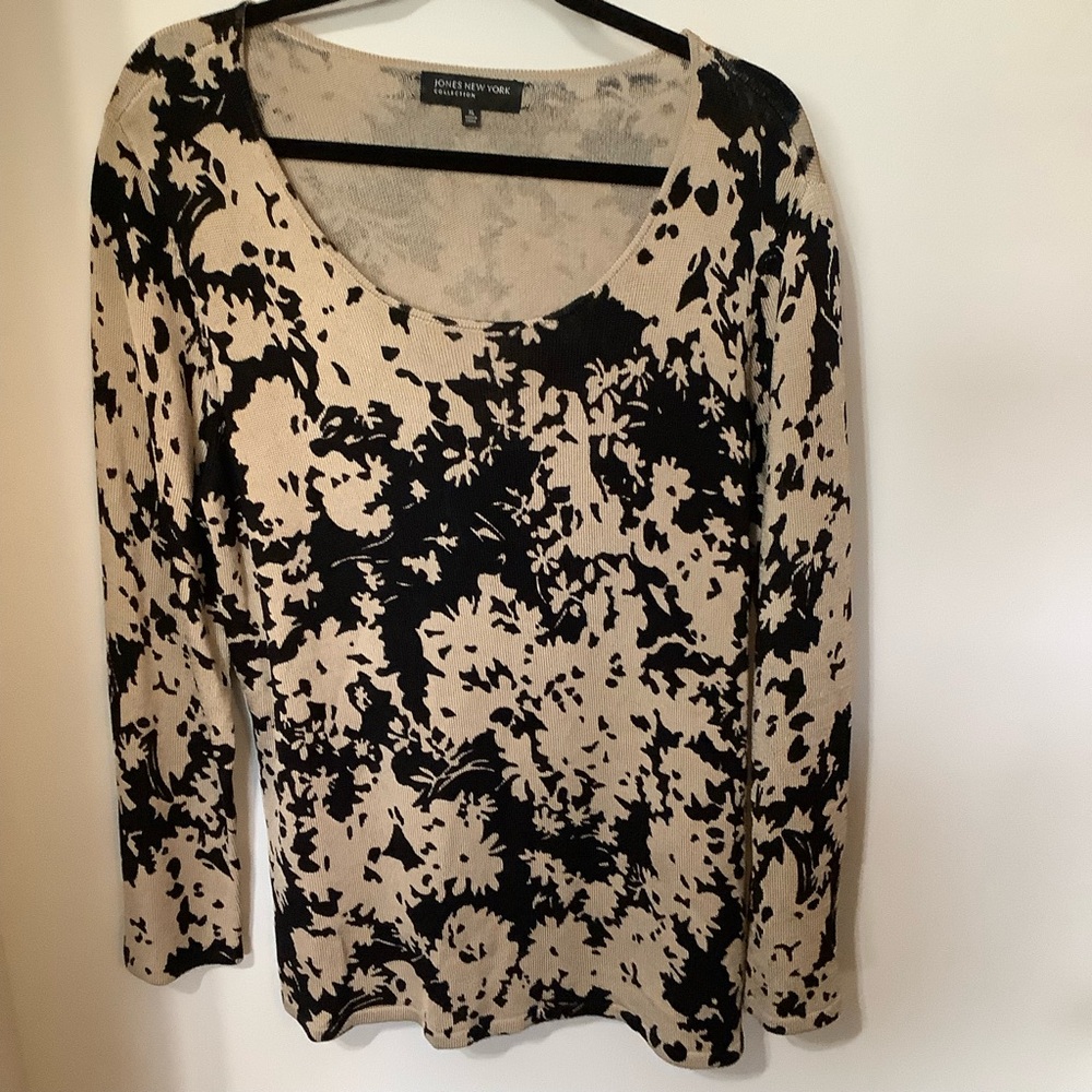 JONES NEW YORK: Black Floral Long Sleeve Top